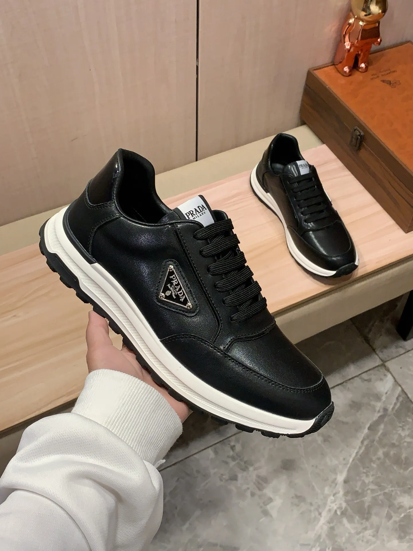 Men's Men's Shoes💰420💰💰🎩🎩[Lightning][Lightning] "PRADA*" The latest and most popular casual shoes, top brand [seduce] luxury~purchase, top~quality. [Strong] The upper is made of imported breathable cowhide with material ➕ breathable sheepskin feet (•) and fine workmanship. The original stylish and stylish soft rubber wear-resistant and non-slip outsole is light and comfortable on the feet. The real thing looks better when photographed. 122: code: 38-44, 2️⃣ colors selected